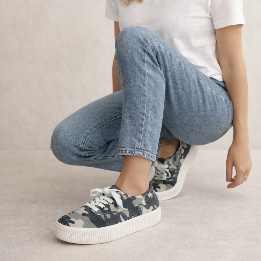 COOL PLANET BY STEVE MADDEN Stream Flatform Lace-up Sneakers Size 9